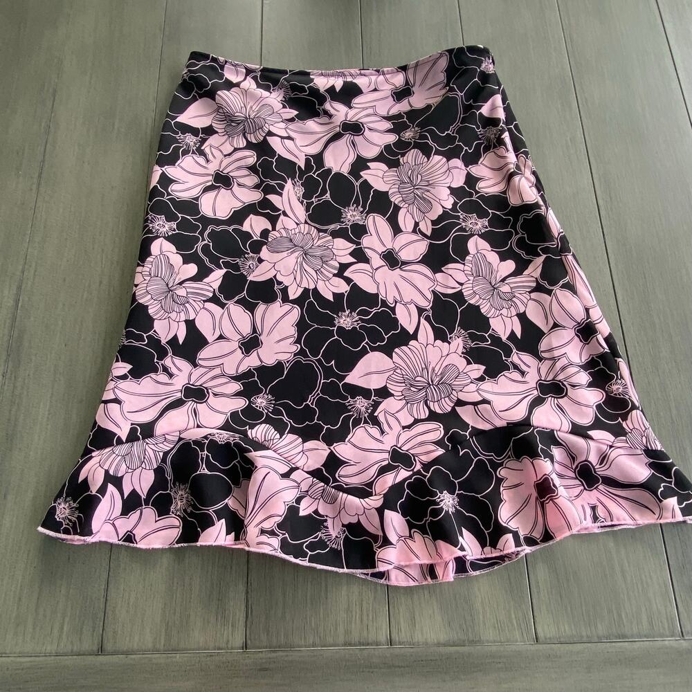 Worthington A‑Line Skirt • Black/Pink Abstract Floral • Size 10 • Ruffle Hem
